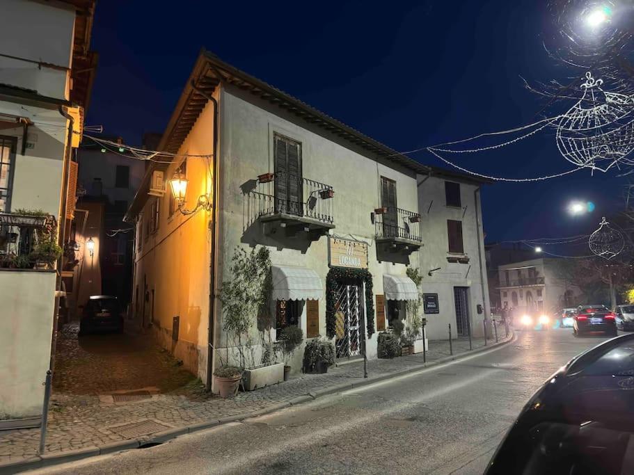 Fronte Lago Nel Centro Storico “La Casa Del Lago” Trevignano Romano Dış mekan fotoğraf